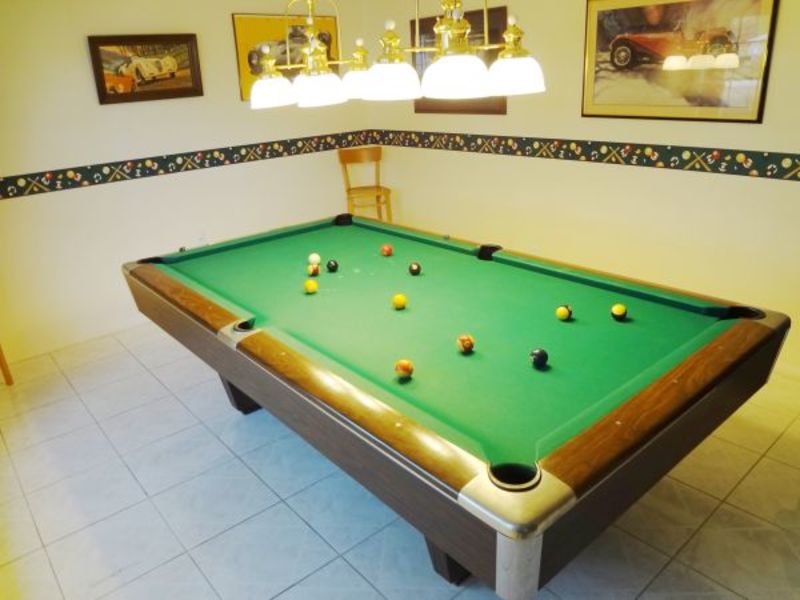 pooltable.jpg